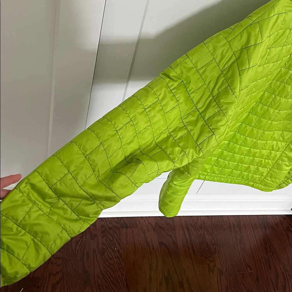 Patagonia neon lime green nano puff jacket - Picture 4 of 9